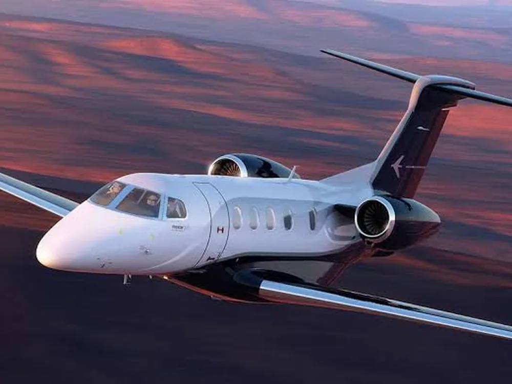 Phenom 300 light jet
